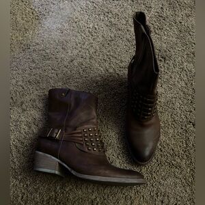 Reba Chason dark brown boots. Size 9.5 New in box.